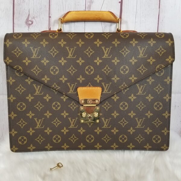 Handbag Designer By Louis Vuitton  Size: Medium