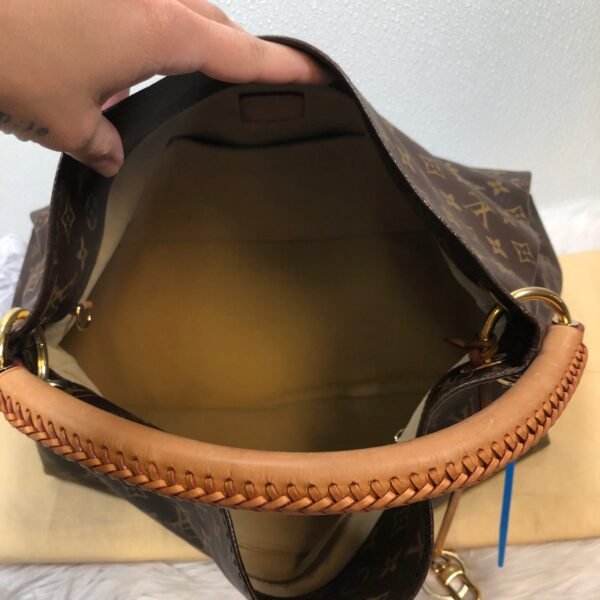 Handbag Designer By Louis Vuitton  Size: Large - Image 16